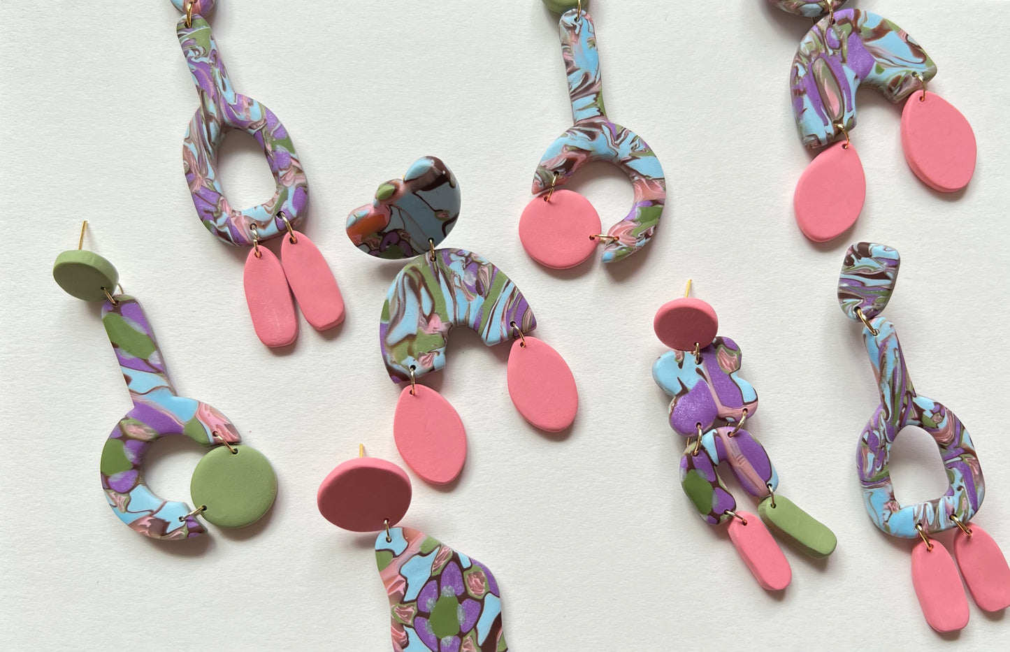 the circle holder dangle spring earrings