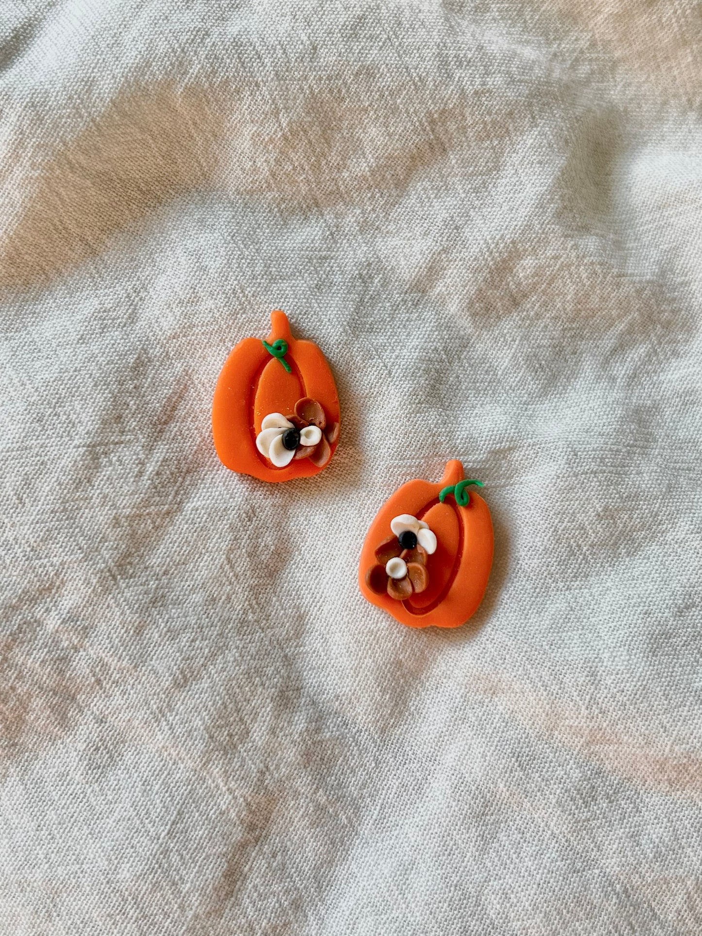 Small Pumpkin Studs